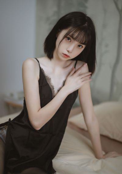 伸进校花的短裙里揉捏_720动漫在线观看
